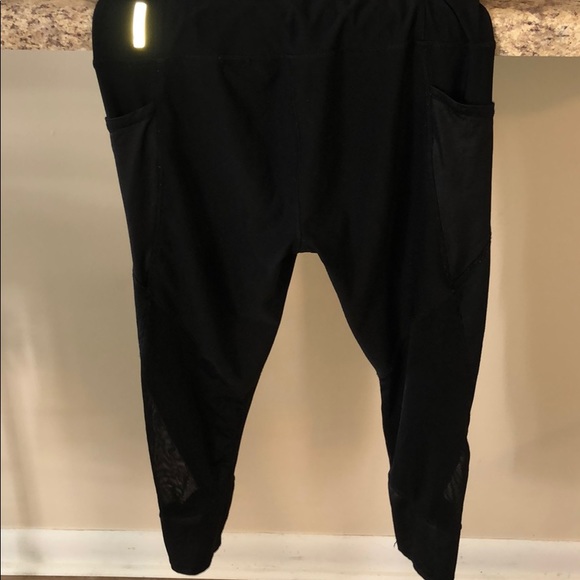 Reebox Black Mesh Athletic Leggings w/ Pockets - Picture 4 of 5